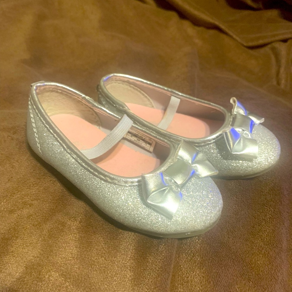Carters slip on glitter shoes size 6 in little girls